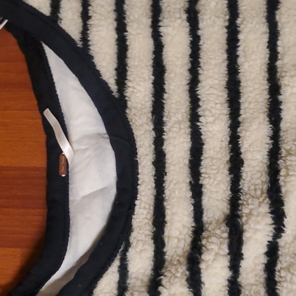 Free People  fuzzy White w/black oversized Sweater sz Small - Picture 4 of 11